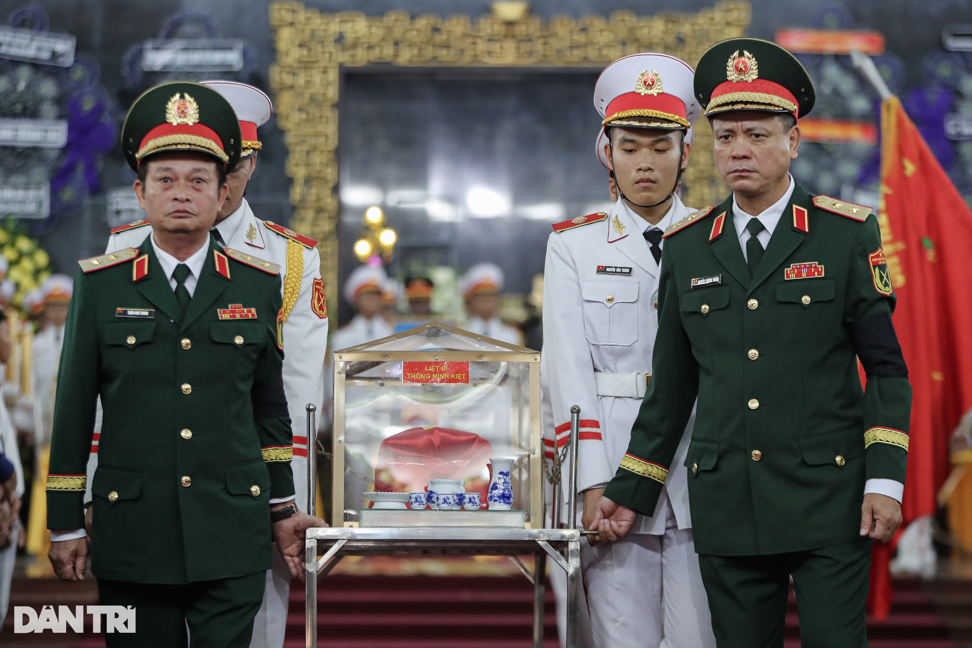 Đưa 12 liệt sỹ Quân khu 7 về nơi yên nghỉ - 12 Đưa 12 liệt sỹ Quân khu 7 về nơi yên nghỉ - 12