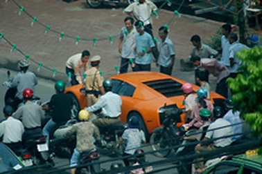 Lamborghini Murcielago bị CSGT kiểm tra tại Hà Nội 