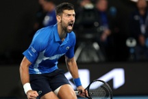 Đánh bại Alcaraz, Djokovic gặp Zverev tại bán kết Australian Open