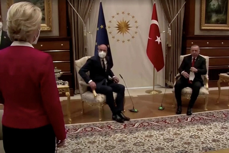 EU - Thổ Nhĩ Kỳ khẩu chiến vì sự cố ghế ngồi - 1 EU - Thổ Nhĩ Kỳ khẩu chiến vì sự cố ghế ngồi - 1