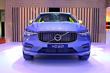 Volvo XC60 thế hệ mới có giá từ 2,45 tỉ đồng