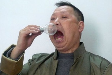 Ăn 1.500 bóng đèn