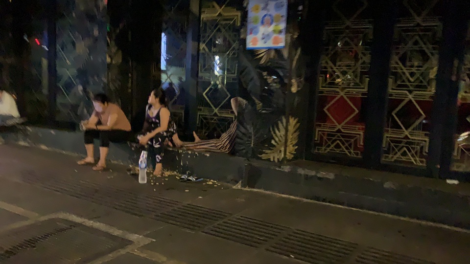 “Phố Tây” vắng vẻ sau lệnh cấm vũ trường, quán bar… - 11 “Phố Tây” vắng vẻ sau lệnh cấm vũ trường, quán bar… - 11