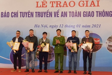 Phóng viên Dân trí đoạt giải "Báo chí tuyên truyền về ATGT năm 2020"
