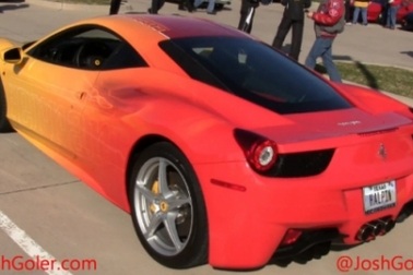 Siêu xe Ferrari 458 Italia màu loang lạ mắt
