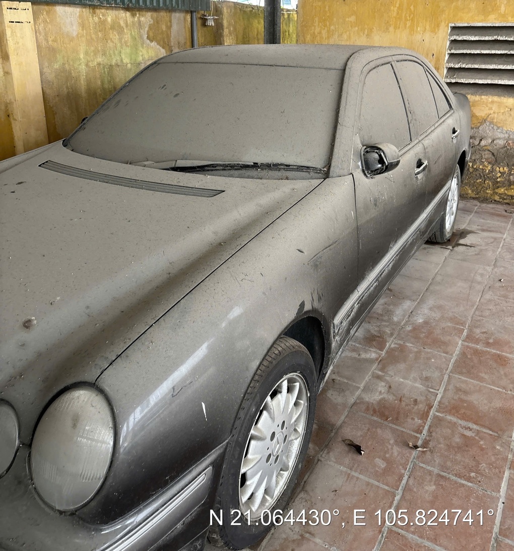 Hai ô tô Mercedes biển xanh 80B bán đấu giá được hơn 90 triệu đồng - 2 Hai ô tô Mercedes biển xanh 80B bán đấu giá được hơn 90 triệu đồng - 2