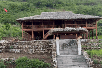 Chàng trai chi tiền tỷ làm nhà sàn 70 tấn, có thể xoay tròn ở Tuyên Quang