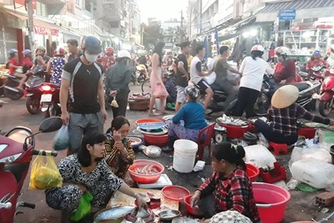 Lần đầu tiên xử phạt người ra chợ phao tin sai về Covid-19