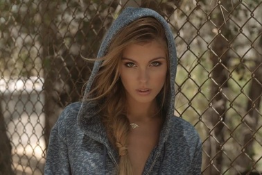 Carmella Rose khoe dáng nóng bỏng