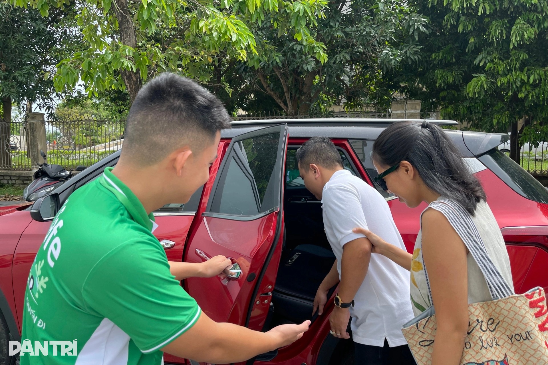 Nở rộ dịch vụ lái xe hộ cho khách nhậu tránh bị CSGT phạt - 2 Nở rộ dịch vụ lái xe hộ cho khách nhậu tránh bị CSGT phạt - 2