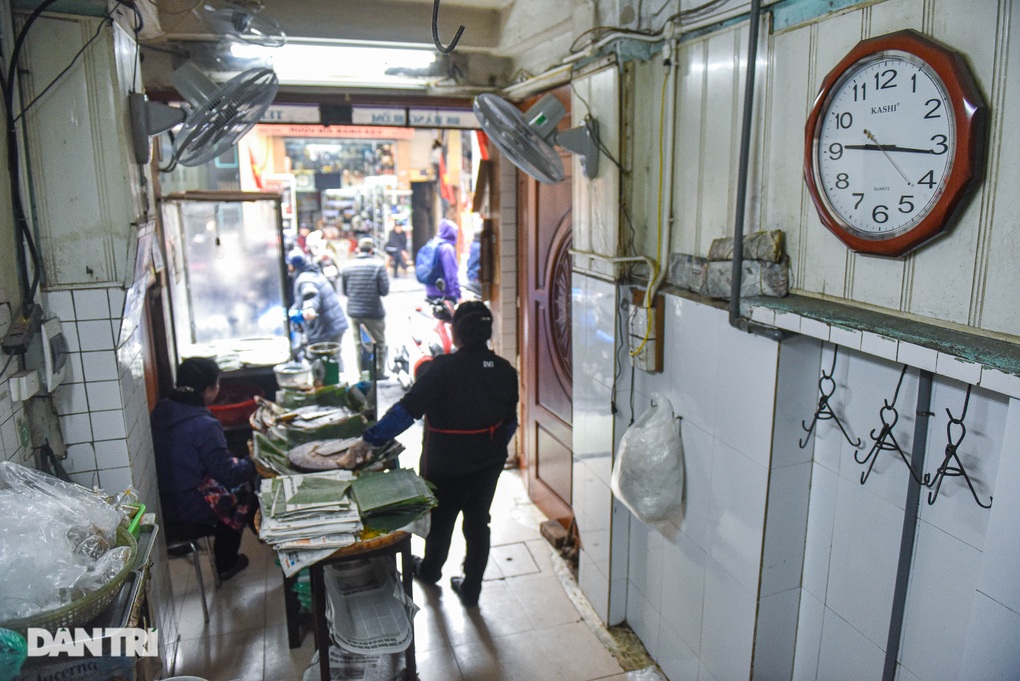 Gia đình ba đời bán thịt quay, ngày vía Thần Tài hết tạ thịt trong 1 giờ - 10 Gia đình ba đời bán thịt quay, ngày vía Thần Tài hết tạ thịt trong 1 giờ - 10