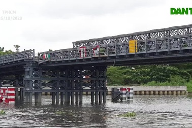 Sà lan tông lệch nhịp cầu sắt An Phú Đông