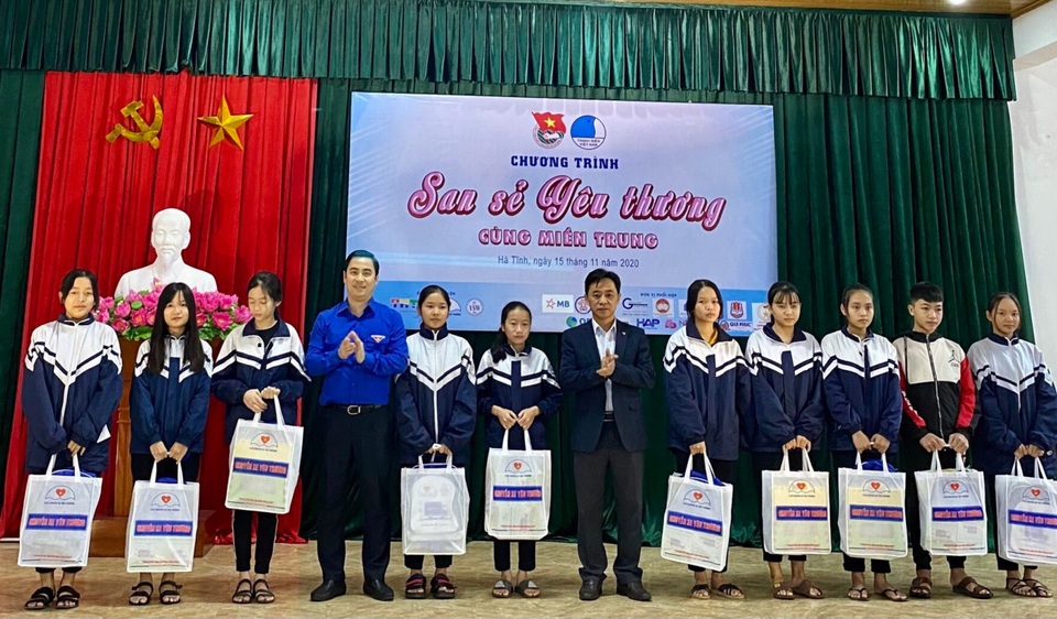 San sẻ yêu thương cùng miền Trung - 2 San sẻ yêu thương cùng miền Trung - 2