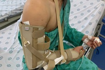 Chơi vật tay, chàng trai Hà Nội gãy xương