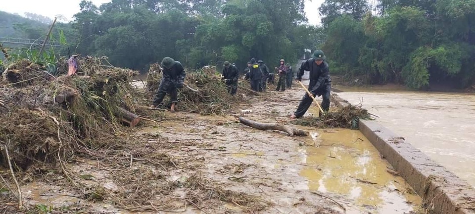 Khi về đến nhà thì tất cả đã bị nước lũ cuốn trôi - 9 Khi về đến nhà thì tất cả đã bị nước lũ cuốn trôi - 9