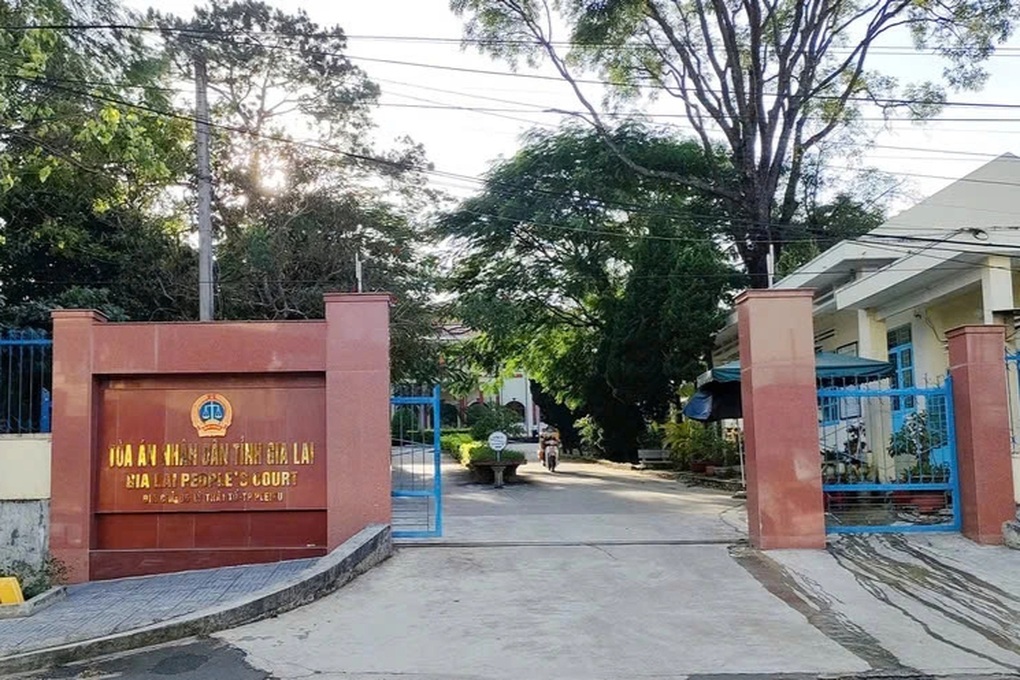 Tòa trả hồ sơ vụ cán bộ thuế vòi tiền doanh nghiệp - 1 Tòa trả hồ sơ vụ cán bộ thuế vòi tiền doanh nghiệp - 1