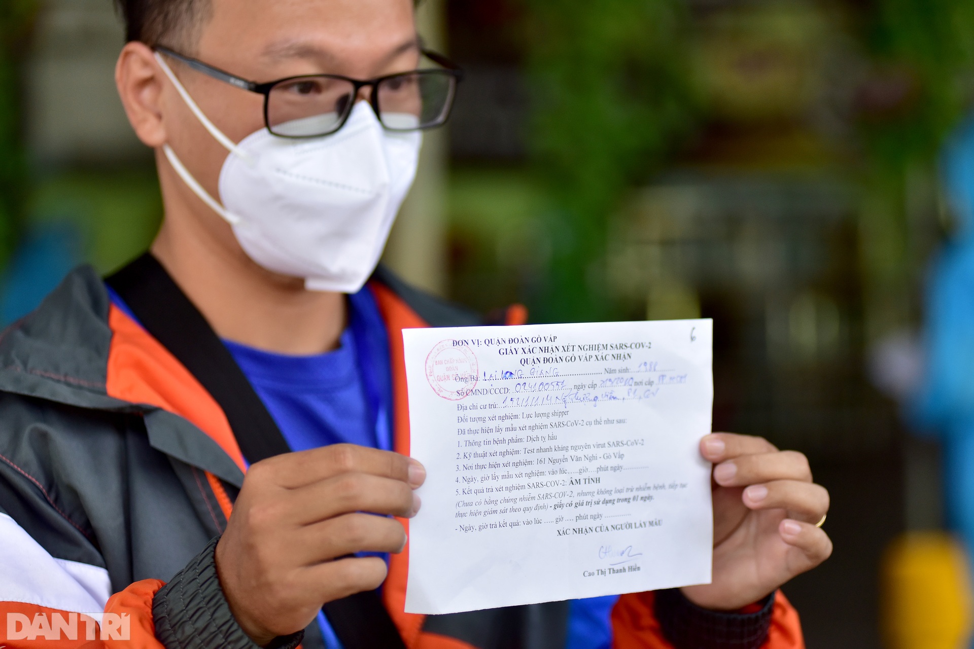 Shipper ở TPHCM chạy khắp nơi mới tìm được điểm test nhanh Covid-19 - 11 Shipper ở TPHCM chạy khắp nơi mới tìm được điểm test nhanh Covid-19 - 11