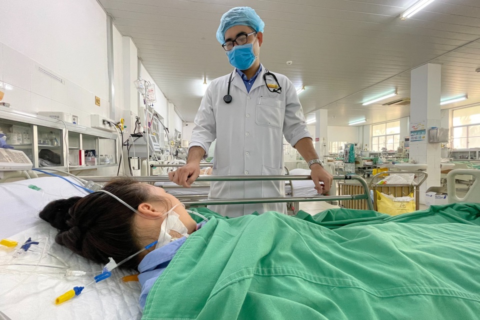 Cần Thơ: Cứu sống bệnh nhân bị nguy kịch do ong đốt - 1 Cần Thơ: Cứu sống bệnh nhân bị nguy kịch do ong đốt - 1