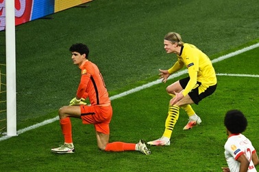 6 phút "náo loạn" ở trận cầu giữa Dortmund và Sevilla