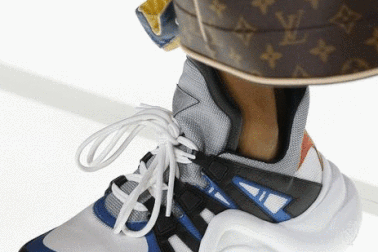 Những mẫu giày dép "kỳ dị" tại tuần lễ thời trang Paris