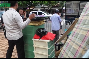 Cuộc sống đảo lộn của người dân sau vụ sập biệt thự cổ