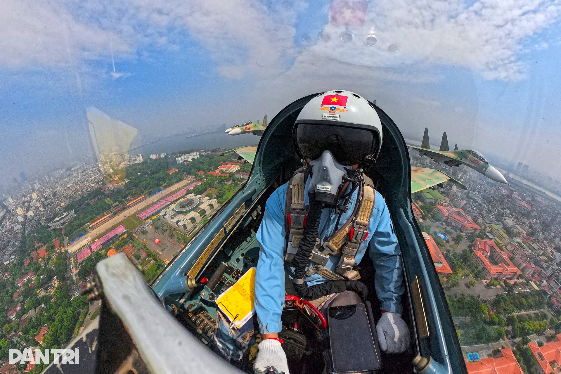 Những đảng viên bay giữa trời vinh quang - 10 Những đảng viên bay giữa trời vinh quang - 10