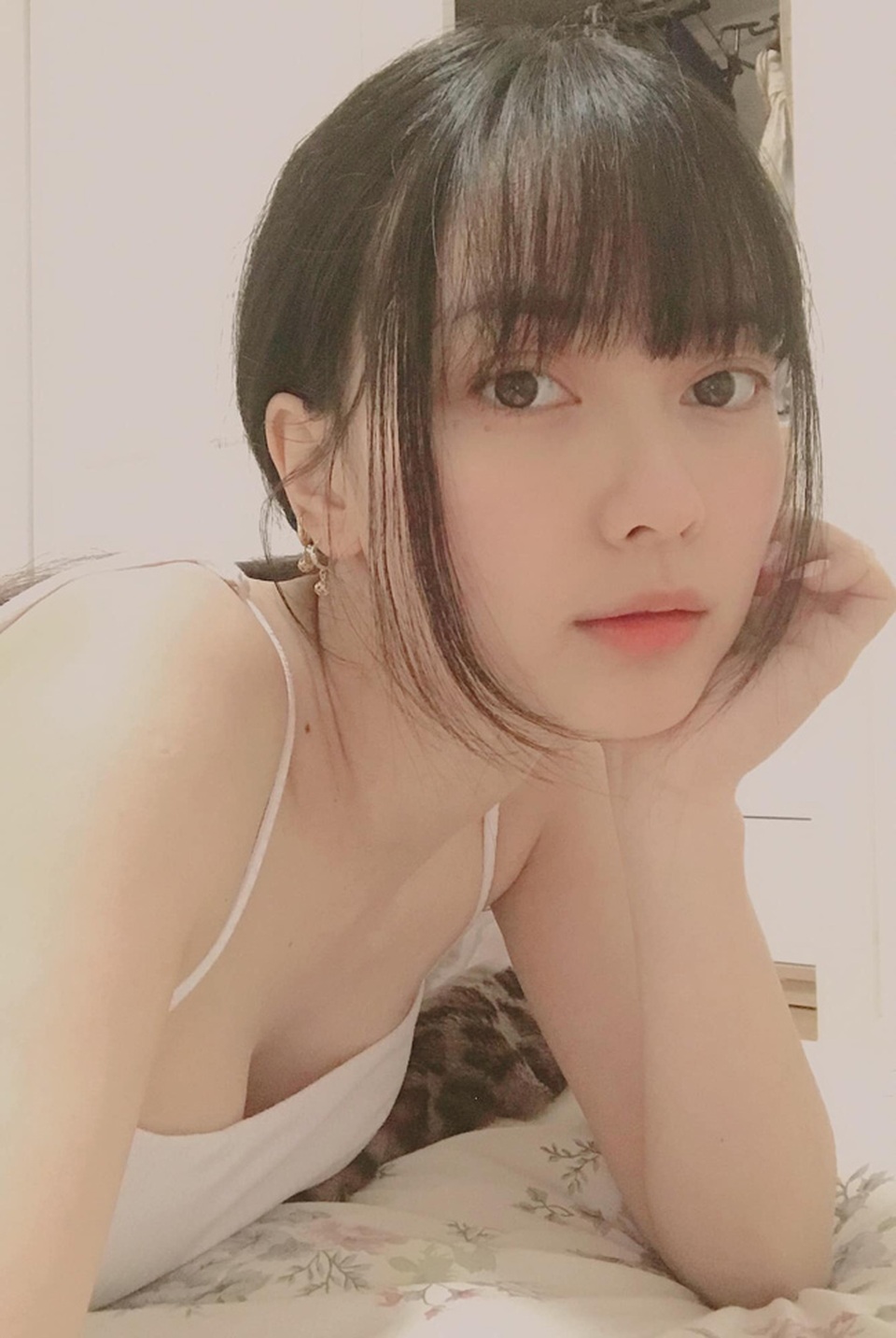 Hot girl ảnh thẻ mặt xinh như búp bê, gợi cảm bất ngờ sau 4 năm nổi tiếng - 20 Hot girl ảnh thẻ mặt xinh như búp bê, gợi cảm bất ngờ sau 4 năm nổi tiếng - 20