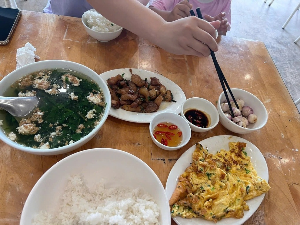 Nhiều nhà hàng ở Hạ Long bị khách tố đắt đỏ, Quảng Ninh lập đoàn kiểm tra - 1 Nhiều nhà hàng ở Hạ Long bị khách tố đắt đỏ, Quảng Ninh lập đoàn kiểm tra