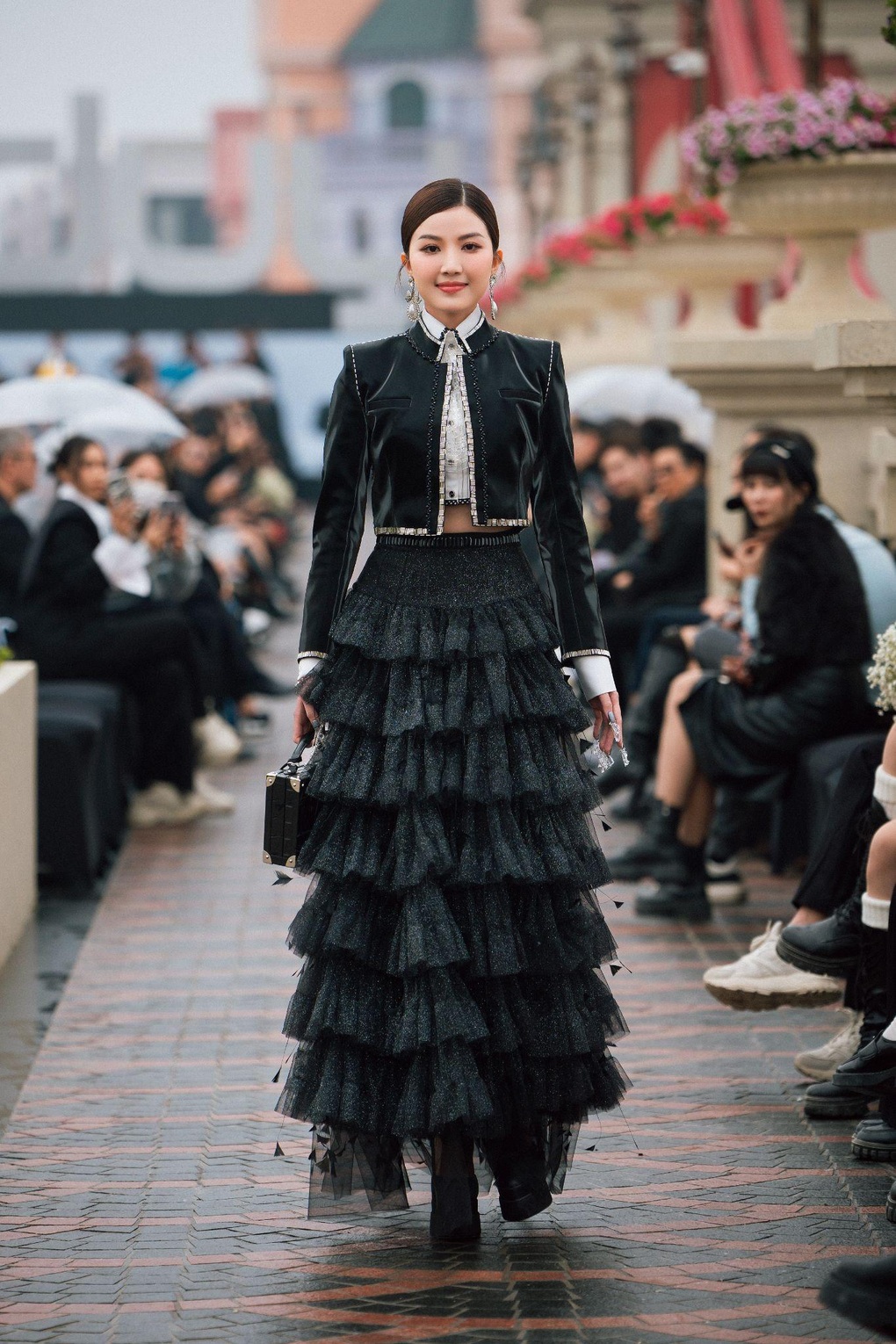 Đỗ Mỹ Linh khoe nhan sắc gái một con, Ngọc Hân tái xuất trên sàn diễn - 10 Đỗ Mỹ Linh khoe nhan sắc gái một con, Ngọc Hân tái xuất trên sàn diễn - 10