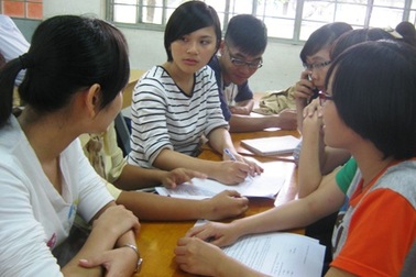 Chọn người hay tuyển tấm bằng?