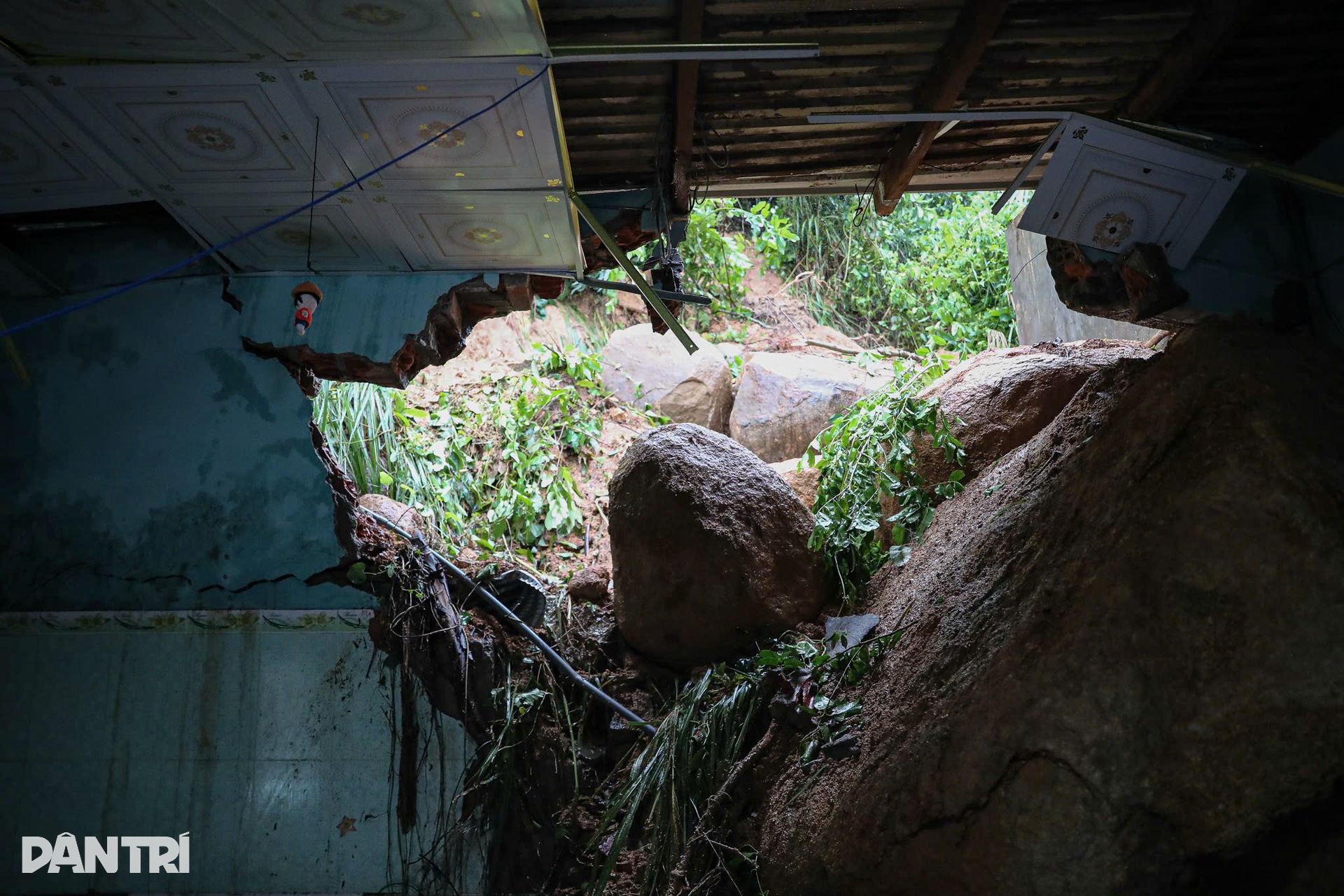 Sạt lở tại Đèo Cả: 2 chị em thiệt mạng, hàng nghìn phương tiện mắc kẹt - 2