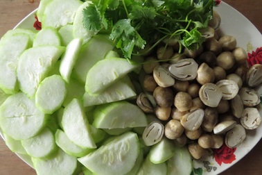 Canh mướp hương thịt nạc nấm rơm