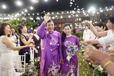 Đám cưới đặc biệt của người mẹ U60 được con gái đăng tin tuyển chồng ở Thanh Hóa