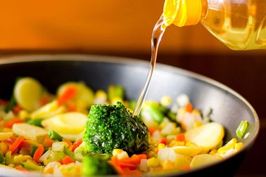 6 chiêu dùng dầu ăn khỏe mạnh
