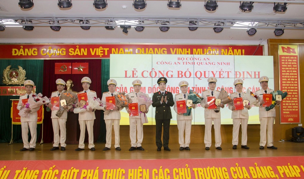 9 lãnh đạo cấp phòng Công an tỉnh Quảng Ninh xin nghỉ hưu trước tuổi - 1 9 lãnh đạo cấp phòng Công an tỉnh Quảng Ninh xin nghỉ hưu trước tuổi - 1