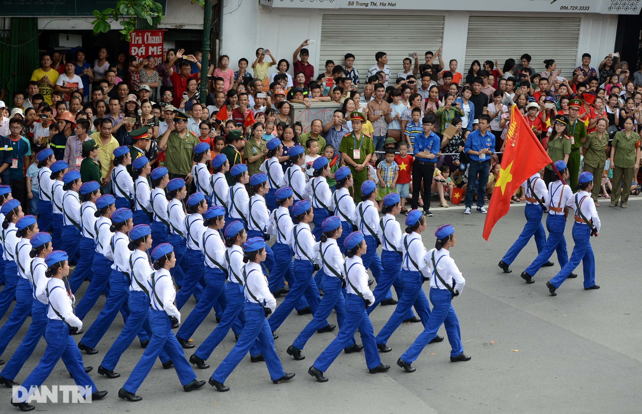 Ngắm Lễ diễu binh hùng tráng, rộn ràng đường phố Thủ đô dịp Quốc khánh 2015 - 39 Ngắm Lễ diễu binh hùng tráng, rộn ràng đường phố Thủ đô dịp Quốc khánh 2015 - 39