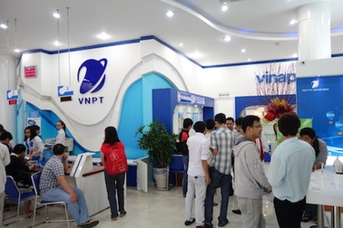 Xếp hàng từ 5h sáng để chờ mua iPhone 5S chính hãng