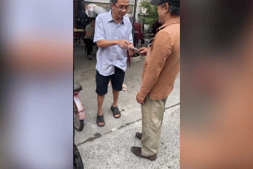 Làm rơi 11 triệu đồng, vị khách bất ngờ trước hành động của chủ quán chè - 1 Làm rơi 11 triệu đồng, vị khách bất ngờ trước hành động của chủ quán chè - 1
