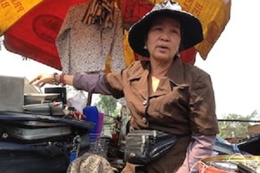 Bà Tú của thời @ và "siêu thị đồng nát" Trung Văn