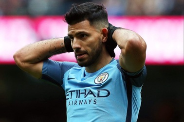 Chơi thô bạo, Aguero bị treo giò bốn trận