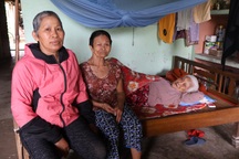 Người phụ nữ mang "3 án tử" cùng chồng gồng gánh cha mẹ già