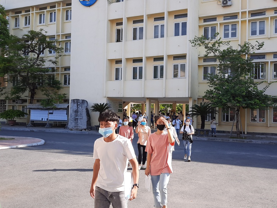 Đề Toán thi tốt nghiệp THPT: Vừa sức thí sinh nhưng để điểm 10 không dễ - 4 Đề Toán thi tốt nghiệp THPT: Vừa sức thí sinh nhưng để điểm 10 không dễ - 4