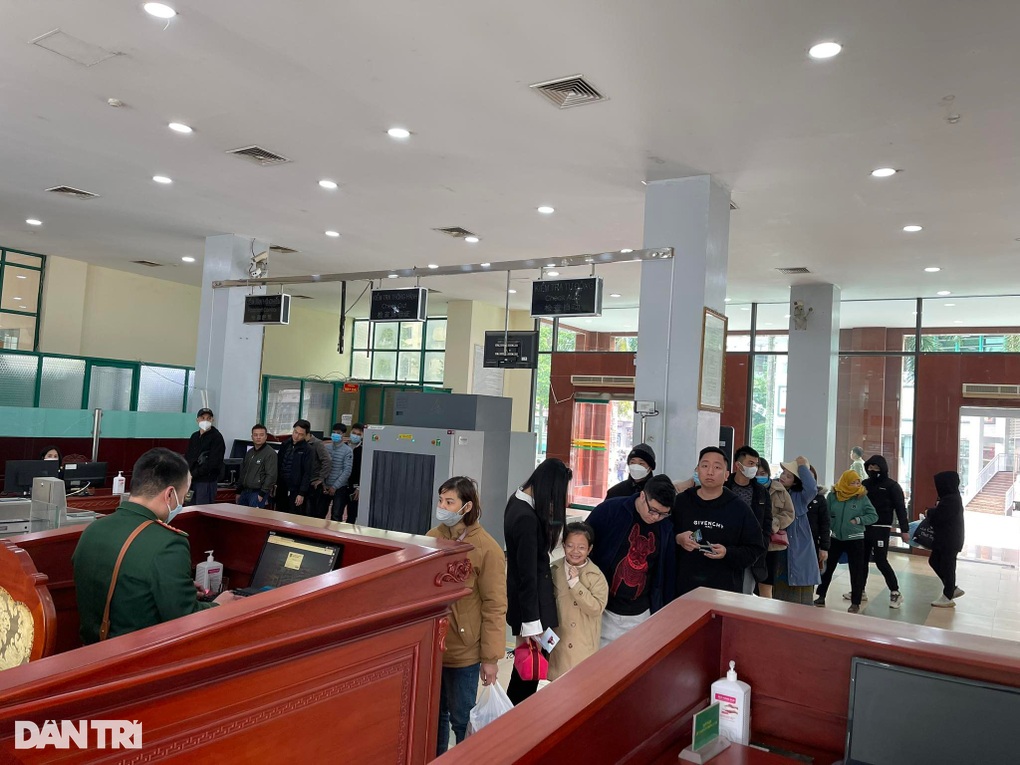 Ngày mùng 7 Tết, hàng ngàn người tới thăm Cửa khẩu quốc tế Lào Cai - 11 Ngày mùng 7 Tết, hàng ngàn người tới thăm Cửa khẩu quốc tế Lào Cai - 11