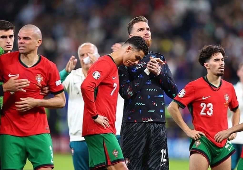 Bồ Đào Nha gục ngã trước Pháp, báo giới chỉ trích Cristiano Ronaldo - 2 Bồ Đào Nha gục ngã trước Pháp, báo giới chỉ trích Cristiano Ronaldo - 2