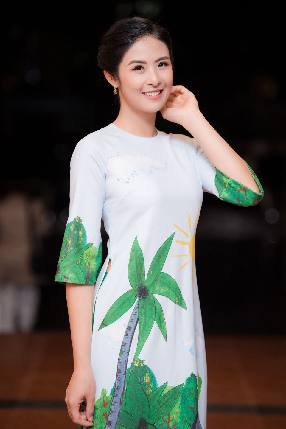 Hoa hậu Ngọc Hân lo sợ khán giả “ngất xỉu”, “tắt tivi” khi nghe mình hát - 2 Hoa hậu Ngọc Hân lo sợ khán giả “ngất xỉu”, “tắt tivi” khi nghe mình hát - 2