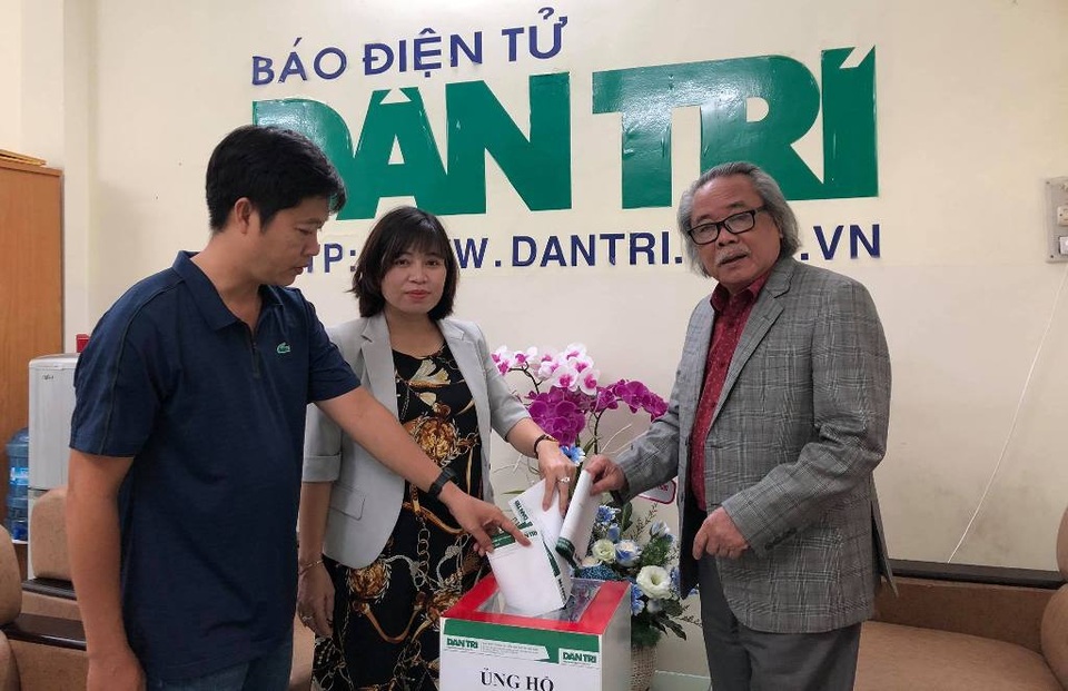 Báo Dân trí cùng bạn đọc ủng hộ hơn 3 tỉ đồng đến miền Trung lũ lụt - 8 Báo Dân trí cùng bạn đọc ủng hộ hơn 3 tỉ đồng đến miền Trung lũ lụt - 8