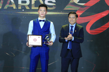 Hoàng Đức giành giải Cầu thủ xuất sắc nhất V-League 2023
