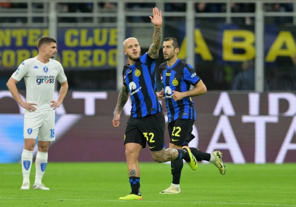 Inter Milan hơn AC Milan 14 điểm, cầm chắc ngôi vô địch Serie A - 1