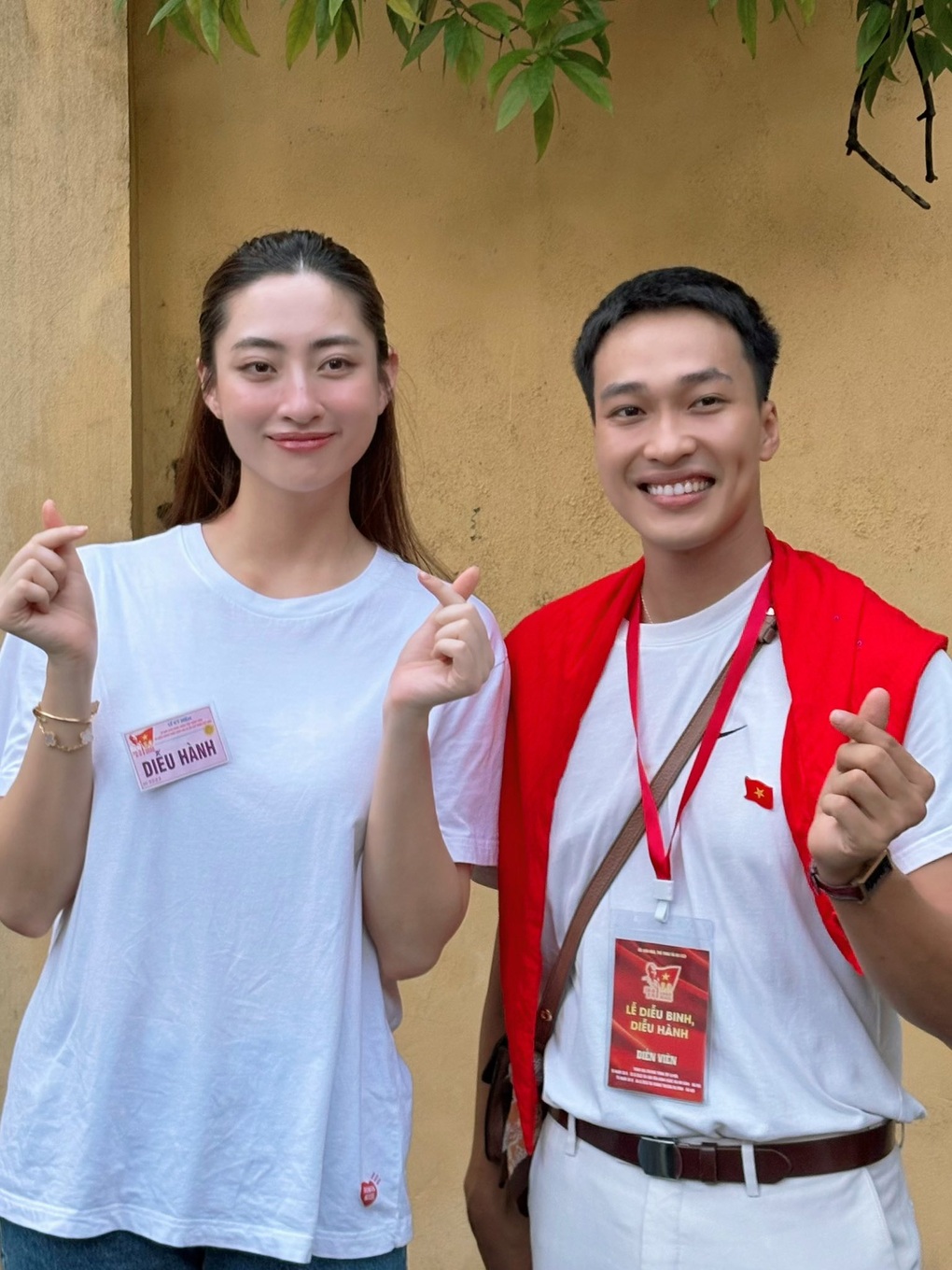 Nhan sắc hoa hậu có gương mặt tỷ lệ vàng 2 lần góp mặt trong lễ diễu binh - 2 Nhan sắc hoa hậu có gương mặt tỷ lệ vàng 2 lần góp mặt trong lễ diễu binh - 2