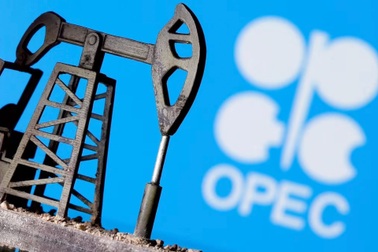 OPEC+ định siết cung để chặn đà giảm của giá dầu